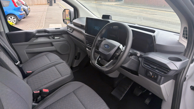 Ford Transit Custom 320 L1 Diesel Fwd 2.0 EcoBlue 170ps H1 Double Cab Van Limited Auto - Image 6
